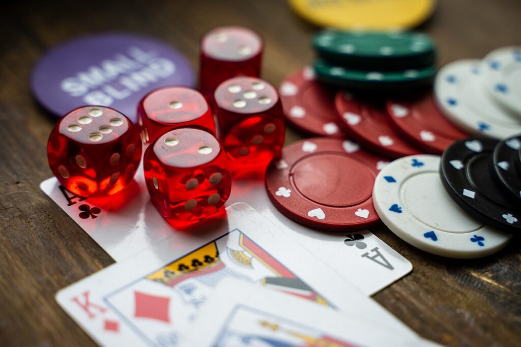 Würfel, Spielkarten, Chips für das Online Casino